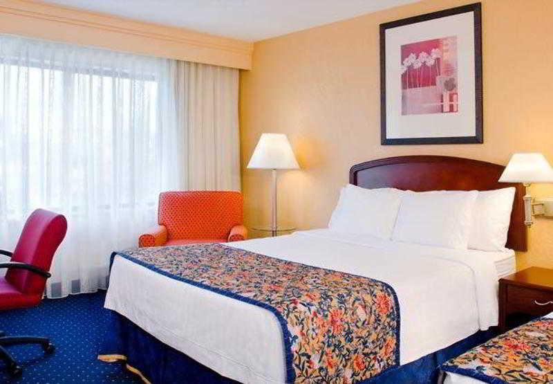 โซเนสตา ซีเลกต์ ชิคาโก เอลกิน เวสต์ ดันดี Hotel West Dundee ภายนอก รูปภาพ